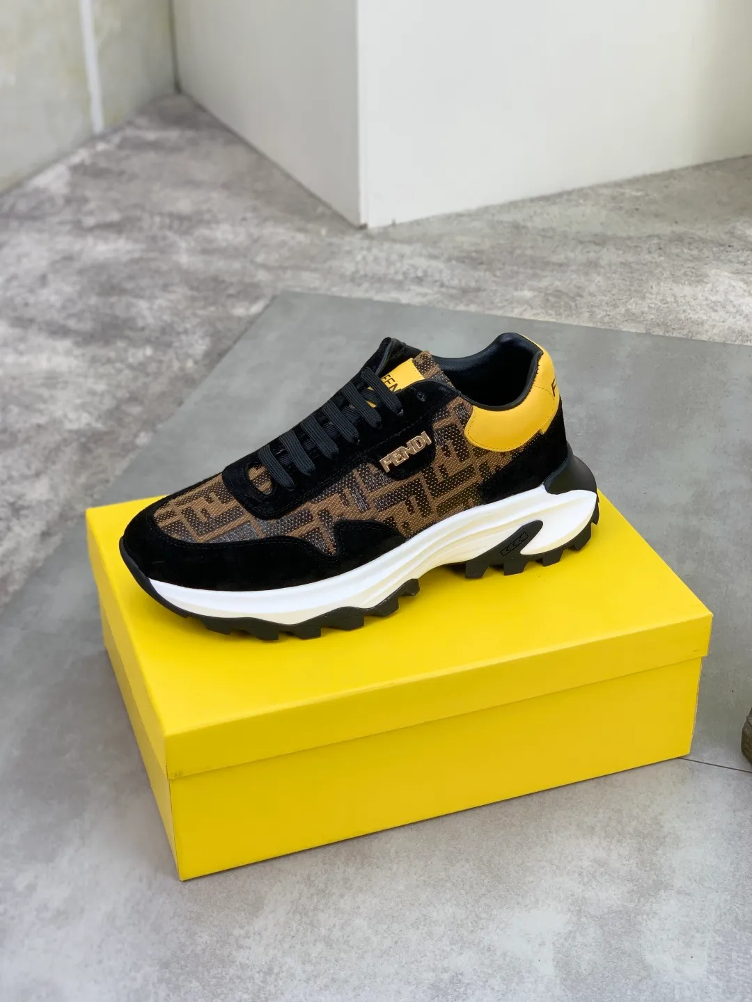 ​Men's shoes 💰P440 💰【New】Little monster 🆘 New FENDI 🕶️🕶️Simple routing effect, showing an elegant and cool driving shoe 🎬Using imported calfskin + first-layer pigskin lining🐂Excellent material🎬Detailed workmanship 🤗Comfortable foot feel➰➰. ​Pair it with any outfit to show your taste and temperament, low-key luxury ♻️Design ​simple and elegant ​noble and fashionable 🍃​Very loved and favored by trendy men 💓❤️Size: 38-44 (45 customized) 3️⃣ colors available